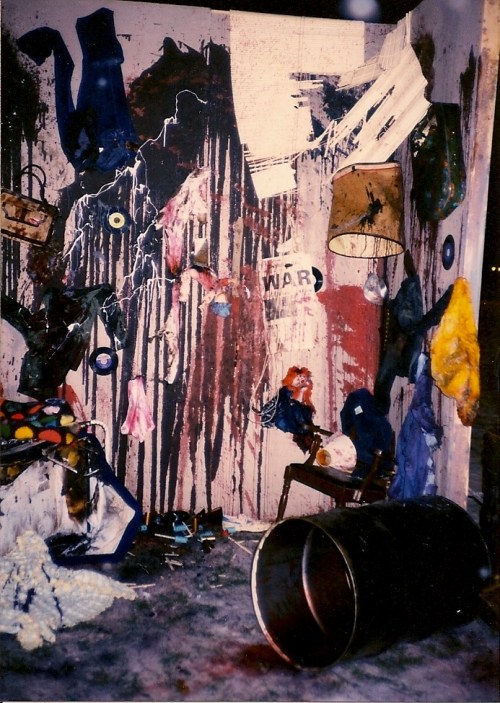 things that get destoyed in war, close up